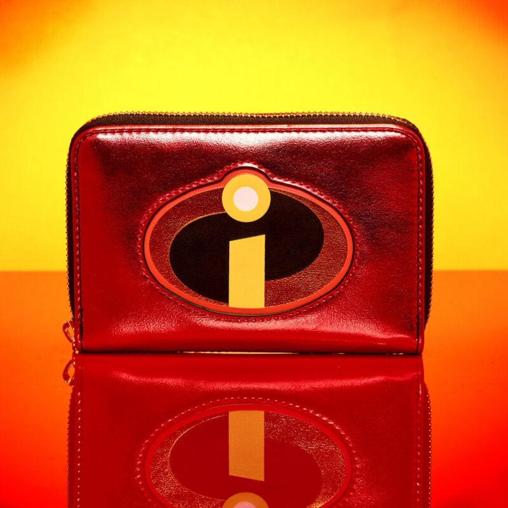 The Incredibles 20th Anniversary Metallic Cosplay
Zip Around Wallet NWT
